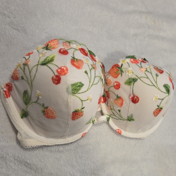 Victoria's Secret Cream Bra with Strawberry Embroidery - Picture 6 of 6